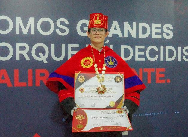 egresado-UCV-recibe-honoris-causa