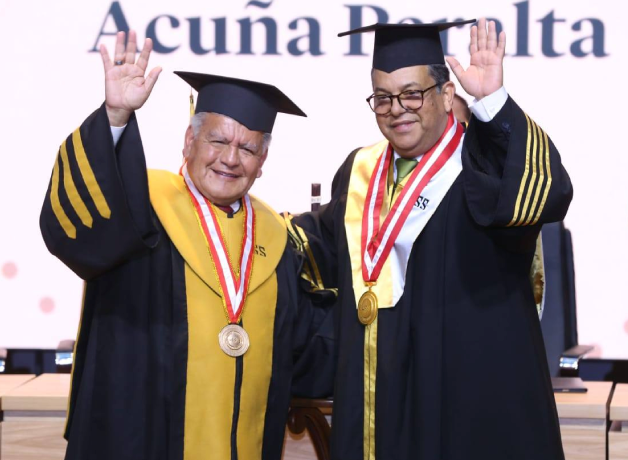 cesar-acuna-recibe-honoris-causa