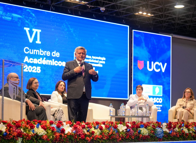 cumbre-academicos-reunio-a-expertos-internacionales