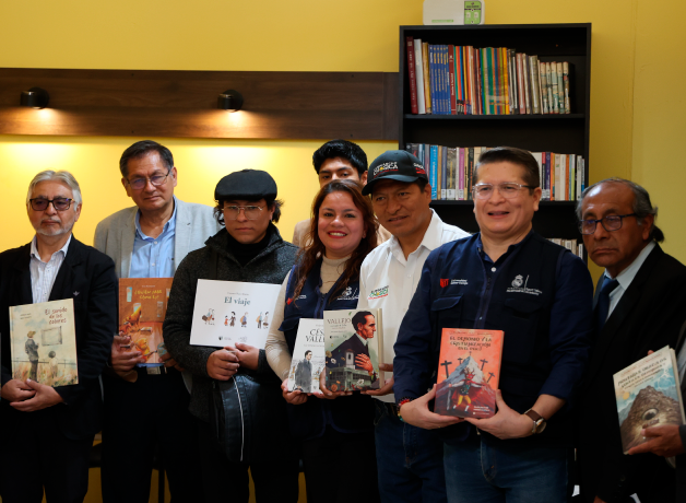 ucv-ate-dona-computadoras-y-libros-infantiles