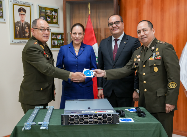 ucv-entrega-servidor-al-ejercito
