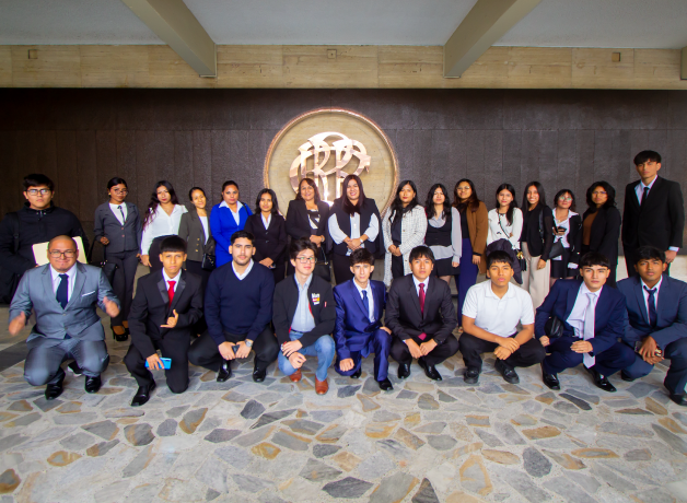 estudiantes-de-economia-visitan-bcrp