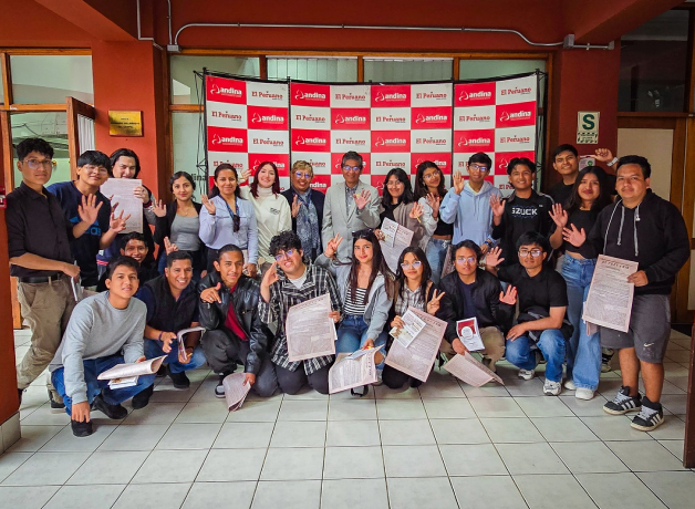 vallejianos-visitan-editora-peru