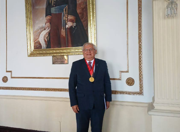 otorgan-honoris-causa-a-miembro-del-directorio-ucv